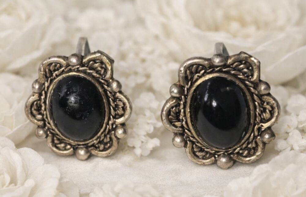 Sterling Silver Black Onyx Earrings Ornate Filigree Design Vintage 1/2 inch